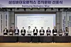 Samsung Biologics held a declaration ceremony for its new corporate culture vision, dubbed the Samsung Biologics Way, at its headquarters in Incheon on Thursday with CEO John Rim, center, in attendance. [SAMSUNG BIOLOGICS]
