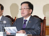 Finance Minister Choi Sang-mok speaks during an emergency macroeconomic meeting in Seoul on Thursday. [YONHAP]