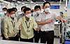 In this file photo, Samsung Electronics Vice Chairman Lee Jae-yong, right, visits Samsung's smartphone factory in Vietnam on Oct. 22, 2020. [YONHAP]