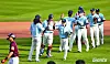 The Lotte Giants celebrate after beating the Kiwoom Heroes 5-3 at Sajik Baseball Stadium in Busan on Sunday. [LOTTE GIANTS]