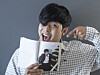 Choi Joon, the persona of comedian Kim Hae-jun, is showing his recently-published photo essay, titled ″Oh? You’re Pretty Today, Too” (translated). [KWON HYUK-JAE]