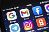 Social media apps on a smartphone screen [YONHAP]