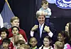 U.S. Special Presidential Envoy for Climate John Kerry, center, poses with family members of the U.S. military and embassy personnel at the Yongsan Garrison in central Seoul, May 18, 2015, during a visit to Korea as President Barack Obama’s secretary of state. [AP/YONHAP]