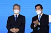 Presidential hopefuls Lee Jae-myung, left, and Lee Nak-yon listen to the results of the Democratic Party's (DP) primary race Sunday in Songpa District, eastern Seoul. Gyeonggi Gov. Lee Jae-myung won a narrow majority and was nominated as the DP presidential candidate. [JOINT PRESS CORPS]