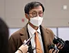 Rhee Chang-yong, Bank of Korea governor nominee, speaks to reporters at Incheon International Airport upon arrival from Washington on Wednesday. [NEWS1]