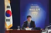 Actor Jung Woo-sung portrays South Korean president Han Kyung-jae, a determined leader set on getting North Korea and the United States to sign a peace treaty to ultimately guide the Korean Peninsula to a peaceful regime. [LOTTE ENTERTAINMENT]