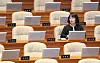 Independent Rep. Youn Mee-hyang attends the National Assembly in Yeouido, Seoul, on Tuesday. The government is looking into allegations that Youn made contact with pro-North group officials without government approval. [YONHAP]