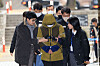 The Korean American lawyer, who is suspected of murdering his wife, being taken to court in Seoul on Wednesday. The lawyer was immediately taken into police custody on Monday. [YONHAP]