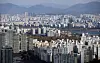 View of apartments in Seoul on Nov. 3. The government announced the raising of the assessed value of apartments to 90 percent of the market value in the next 10 years. In exchange for the lower burden the government decided to lower property tax by 0.05 percentage points for apartments whose assessed value are 600 million won or less. [YONHAP]