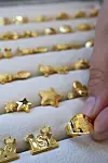 Stone rings of various weights, including one-gram (0.04-ounce) models, are displayed at the Korea Gold Exchange in Jongno District, Central Seoul on Feb. 11. [YONHAP]