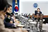 President Yoon Suk Yeol raises the issue of jeonse fraud, which has become a major social concern, during the cabinet meeting on Tuesday. [JOINT PRESS CORPS]