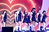 Girl group UNIS performs B-side track “DDANG” during a showcase on April 15 at Yes24 Live Hall in eastern Seoul for the release of its second EP, ″Swicy.” [DANIELA GONZALEZ PEREZ]