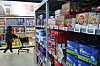 A customer shops for health supplements in a warehouse-style pharmacy in Yongnsan, central Seoul, on Feb. 8. The pharmacy opened inside Yongsan ETLand the previous day, where it sells a wide range of products, also including pharmaceuticals, Korean beauty products and pet-related items. [NEWS1]
