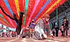 Monks in the Jogye Order of Korean Buddhism make the so-called one-bow-with-three-steps march from Jogye Temple in Jongno to the Jeil Church in Jeong-dong, near the Russian Embassy in Seoul, on Tuesday to pray for peace and an end to Russia’s war on Ukraine. [NEWS1]