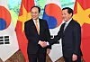 Finance Minister Choo Kyung-ho and his Vietnamese counterpart Le Minh Khai pose for a photo in Hanoi, where they discussed economic cooperation in supply chains and raw materials on Friday.