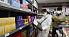 Public officials inspect Lunar New Year gift packages at a mart in Dongjak District, southern Seoul. Dongjak District Office announced Thursday that it carried out an inspection on excessive packaging at large and mid-sized retail stores in the district. [YONHAP]