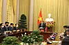 Vietnamese President Nguyen Xuan Phuc, center, speaks with executives of Korean companies based in Vietnam on July 15. [YONHAP]