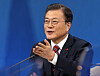 President Moon Jae-in speaks in a hybrid in-person and virtual New Year’s press conference Monday at the Blue House in central Seoul. [JOINT PRESS CORPS]