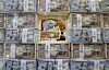 An employee holds yen and dollar bills at a Hana Bank branch in Jung District, central Seoul, Wednesday. The Japanese yen plunged against the dollar to trade at the 120 yen to dollar level, the lowest since February 2016, from about 114 to 115 yen at the end of February. [YONHAP]