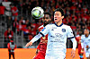Bordeaux's Hwang Ui-jo, right, fights for the ball with Brest's Jean-Kevin Duverne during a game at Stade Francis-Le Ble in Brest, France on May 21. [AFP/YONHAP]