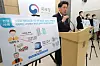 A National Tax Service (NTS) director announces an investigation into 413 owners of multiple houses accused of evading tax at the Sejong Government Complex on Tuesday. This group of people is suspected of having circumvented the law to have real estate transferred from affluent parents or relatives without paying a transfer tax or real estate tax. Sixty-two of them, for example, had zero source of income while 44 had little or less income but bought houses with money transferred from their parents. [YONHAP]