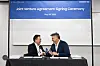 Choi Yoon-ho, left, CEO of Samsung SDI, and Mark Stewart, COO at Stellantis North America, shake hands after signing an agreement to invest $2.5 billion in building an EV battery factory in Indiana. [SAMSUNG SDI]