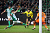 Borrusia Dortmund's Jadon Sancho, second from right, shoots during a Bundesliga match against Werder Bremen in Bremen, Germany on Saturday. [AFP/YONHAP]