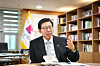 Busan Mayor Park Heong-joon speaks at his office in Busan on Oct. 25. [BUSAN METROPOLITAN CITY]