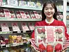 A model poses with a 'Strawberry Sampler' that includes three types of homegrown strawberries sourced from South Jeolla and South Chungcheong. Convenience store chain 7-Eleven, which recently started selling the packages, has been keen on strawberry sales since 2021 when purchases of King's Berry from Nonsan, South Chungcheong, boosted the franchise's strawberry sales by threefold compared to the previous year. [7-ELEVEN]
