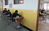 Students of a high school in Cheongju, North Chungcheong, have been divided, for some to take class in-person in the classroom, while others have been located to sit in hallways, to take the class being live-streamed on tablet PCs and other electronic devices, to ensure proper social distancing. [YONHAP]
