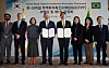 Korean Trade Minister Ahn Duk-geun, fourth from right, and Brazil’s Minister of Development, Industry, Commerce and Services Marcio Rosa, fourth from left, at the Four Seasons Hotel in Seoul on Friday. [YONHAP]