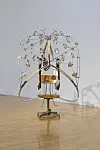 Sitting in “Mirror Canopy” (2010) creates the point of view of a dragonfly. [BUSAN MUSEUM OF ART]