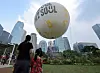 Visitors watch a moon-shaped tethered balloon ride, dubbed ″Seouldal,″ getting ready to welcome passengers on the ground in Yeouido Park in western Seoul on Sunday. 'Dal' means moon in Korean. The Seoul Metropolitan Government on the same day announced that the balloon had its official maiden flight last Friday in Yeouido Park in western Seoul. The ride is available every Tuesday to Sunday between 12 p.m. and 10 p.m. [NEWS1]