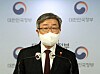 Employment and Labor Minister Lee Jae-kap announces changes that follow labor union related legislative amendments at the government complex in Seoul on Thursday. [YONHAP]