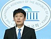 Han Min-soo, spokesman of the National Assembly, announces Friday that Speaker Park Byeong-seug postponed a main session as the main opposition United Future Party continues its protest. [YONHAP]