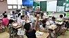 Students attend a class at an elementary school in Suwon, Gyeonggi, on Tuesday, as schools nationwide reopened after the summer break. [NEWS1]