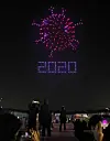 Drones make images in the night sky above Olympic Park in Songpa District, southern Seoul, on Saturday. The light show, which used 300 drones, was a collaboration between the Land, Transport and Infrastructure Ministry and the drone start-up UVify in promoting the government’s Korean New Deal. [YONHAP]