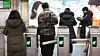 Passengers pass gates to board the subway at Sinchon Station in western Seoul on Tuesday afternoon. The Seoul city government is considering either a 300-won or 400-won ($0.32) hike for subway fares. [YONHAP]