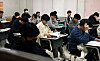 Test-takers wait to solve exam questions of the College Scholastic Ability Test on Thursday at Hanbat High School in Daejeon. [JOONGANG PHOTO]