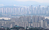 View of Seoul from Mount Namsan on Aug. 14. A recent survey by the Korea Research Institute for Human Settlements have found that more people expect jeonse prices to go up as landlords are switching to monthly rent, further reducing the available jeonse rents. [YONHAP]