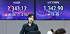 Screens in Hana Bank's trading room in central Seoul show the Kospi closing at 2,343.12 points on Thursday, up 1.81 percent, or 41.56 points, from the previous trading session. [NEWS1]