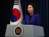 Presidential spokesperson Kang Yu-jung speaks on President Lee Jae-myung's roundtable at Korea Exchange on June 11 at a press briefing in the presidential office in Yongsan, central Seoul, the same day. [JOINT PRESS CORPS]