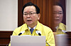 Prime Minister Kim Boo-kyum speaks at a Covid-19 response meeting at the Central Disaster Management Headquarters in Seoul on Friday. [YONHAP]