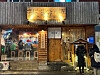 People line up outside Mifendang to order their food at the kiosk. [LEE JUNG-JOO]