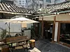 The lounging area of Burger de Joseon. [LEE SUN-MIN]