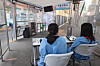 Health officials sit at an empty government-run Covid-19 screening clinic in Jung District, central Seoul, on Wednesday. [YONHAP]