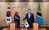 President Yoon Suk Yeol, right, shakes hands with Tanzanian President Samia Suluhu Hassan ahead of their bilateral summit at the Yongsan presidential office in central Seoul on Sunday. [PRESIDENTIAL OFFICE]
