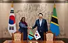 President Yoon Suk Yeol, right, shakes hands with Tanzanian President Samia Suluhu Hassan ahead of their bilateral summit at the Yongsan presidential office in central Seoul on Sunday. [PRESIDENTIAL OFFICE]