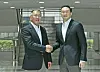 Hyundai Motor Group Executive Vice Chairman Euisun Chung, left, shakes hands with LG Group Chairman Koo Kwang-mo on Monday at LG Chem's battery factory in Ochang, North Chungcheong. [HYUNDAI MOTOR GROUP]