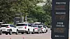 Cars are in line to enter Gimpo International Airport on July 29. Most of them are either white- or black-colored cars. [YONHAP]